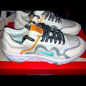 Women’s Nike Renew Lucent